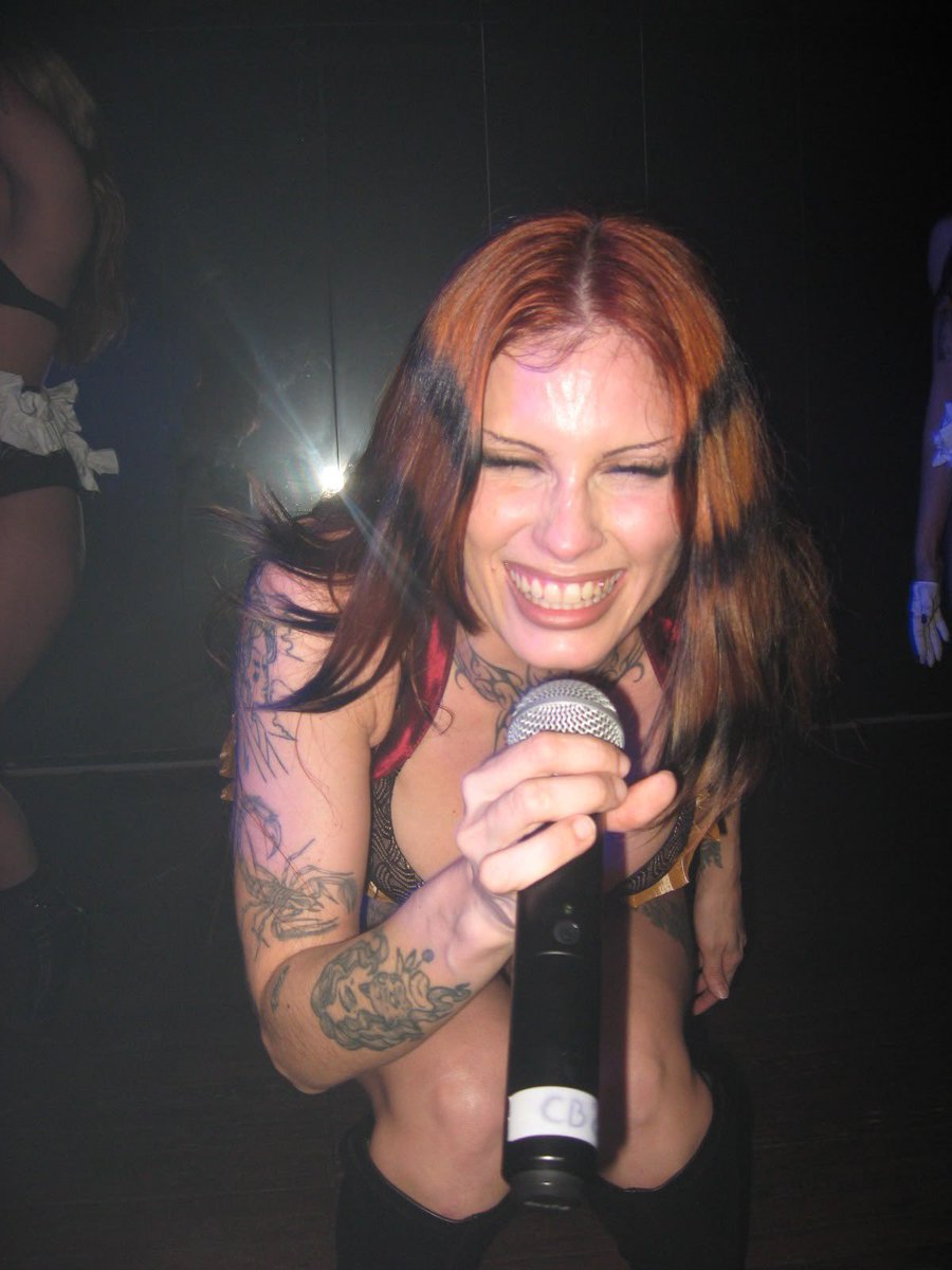 fiahupdates's tweet photo. Fotos de Fiah anoche en BIPIEM. 🔥 https://t.co/0lW875NOEb