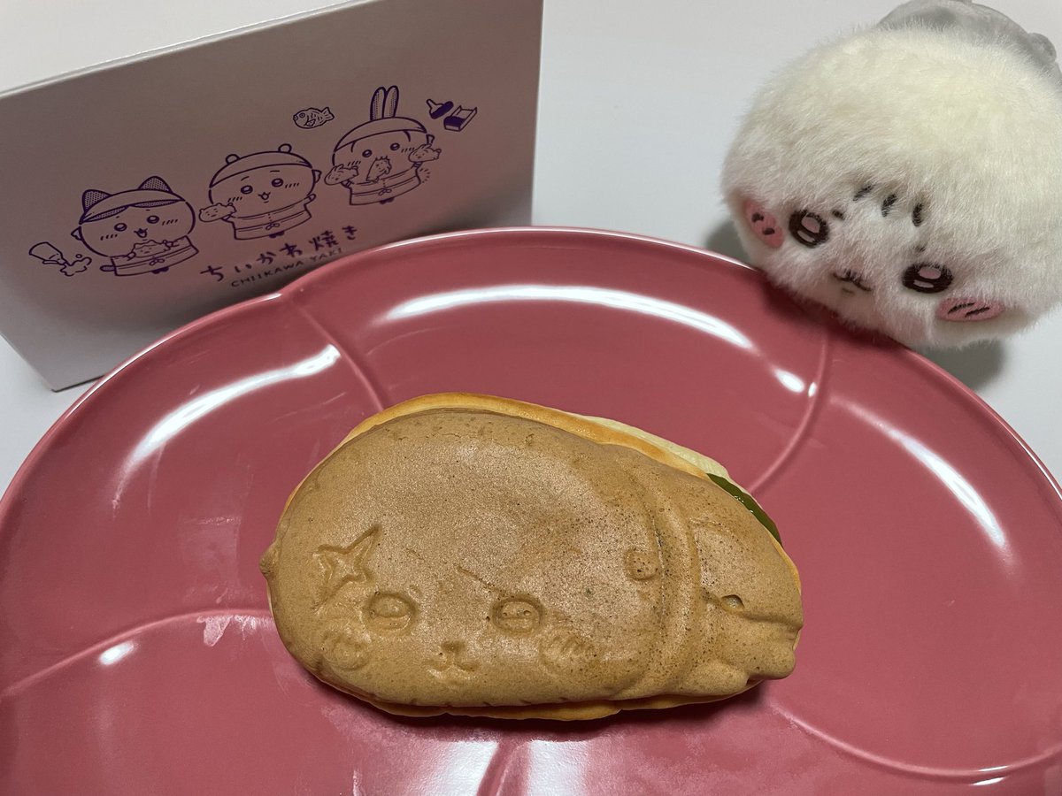 KEY0116's tweet photo. あと、前回とおりがかって、予約しないと買えないんだ……としょんぼりして。今回はきっちり予約したら、まさかのラッコさん週間！かわいい！！後ろ姿まで可愛い！！💕 https://t.co/KLkZs4NQSq