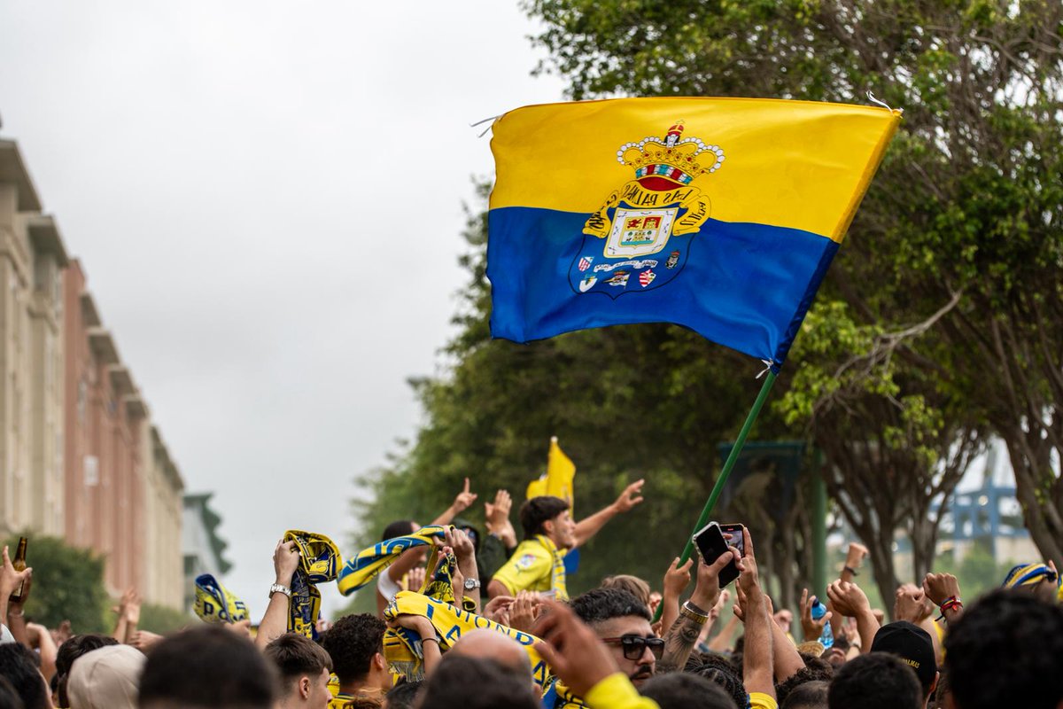 udlaspalmasNET's tweet photo. 💛💙 HOY Y SIEMPRE 💛💙 https://t.co/ByUx0gAVuo