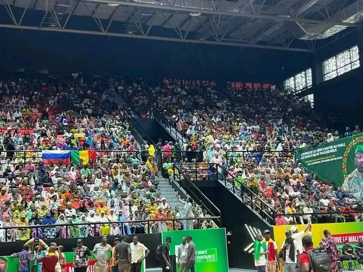 cecild84's tweet photo. 🇲🇱Malians celebrated the 5th Anniversary of theAssimi  revolution in style, in packed filled stadium.

Chants of yes to the revolution , yes to  panafricanism and no to imperialism could be heard.

Be in no doubt Malians have their eyes wide open,  no one can fool them. https://t.co/CdGolDWxKm