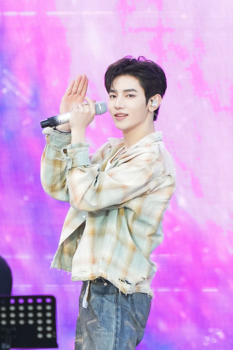 modelpress's tweet photo. 【ソロカットあり💫】
AND2BLE「Weverse Con Festival」
DAY6カバーに歓声🎤

📷フォトギャラリー
https://t.co/M7DJGe9t30

同グループはZEROBASEONE出身のジャン・ハオ、リッキー、キム・ギュビン、ハン・ユジン、EVNNE出身のユ・スンオンによって構成。5月26日にデビューした。 https://t.co/YZdL85LtIB
