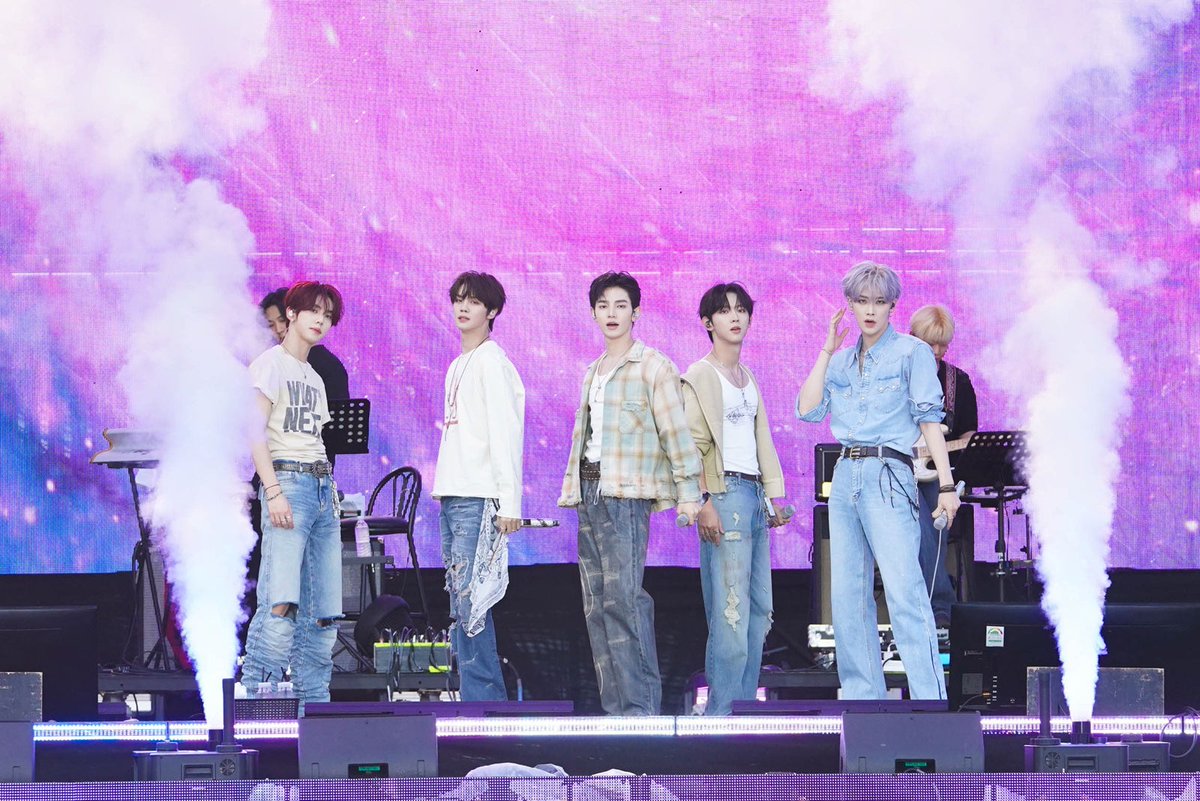 modelpress's tweet photo. 【ソロカットあり💫】
AND2BLE「Weverse Con Festival」
DAY6カバーに歓声🎤

📷フォトギャラリー
https://t.co/M7DJGe9t30

同グループはZEROBASEONE出身のジャン・ハオ、リッキー、キム・ギュビン、ハン・ユジン、EVNNE出身のユ・スンオンによって構成。5月26日にデビューした。 https://t.co/YZdL85LtIB