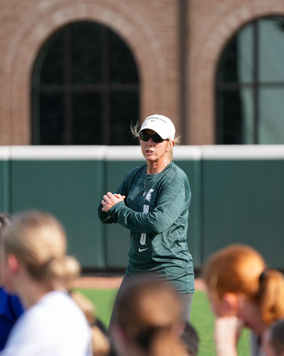 LSUsoftballcamp's tweet photo. Kicking off the 2026 Summer Camp season with a throwing lecture! #LSUSbCamp https://t.co/hUvbZ4dJuR