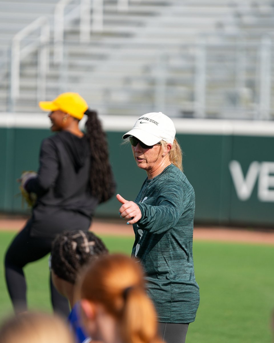 LSUsoftballcamp's tweet photo. Kicking off the 2026 Summer Camp season with a throwing lecture! #LSUSbCamp https://t.co/hUvbZ4dJuR