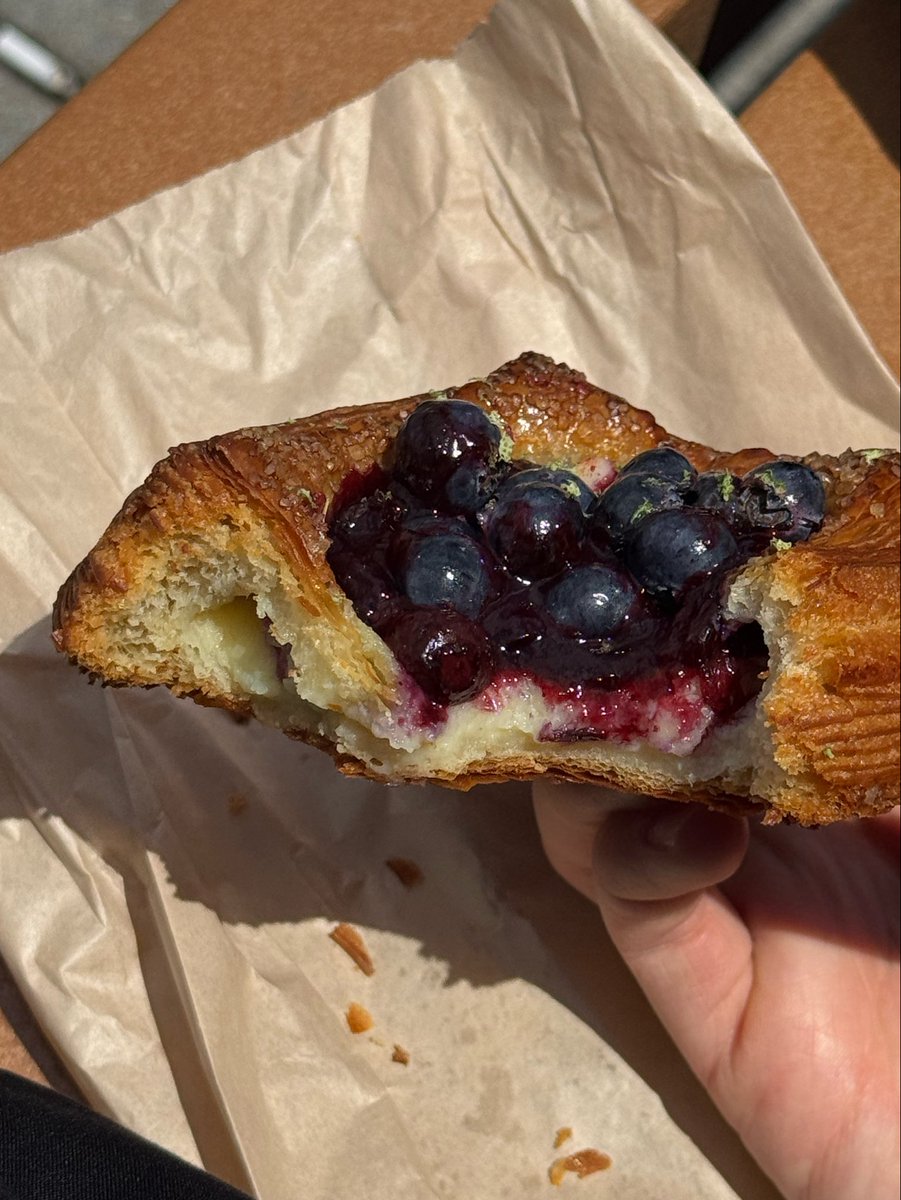 honeybunyy33039's tweet photo. blueberry corn danish omg https://t.co/V1zYd1s3XS