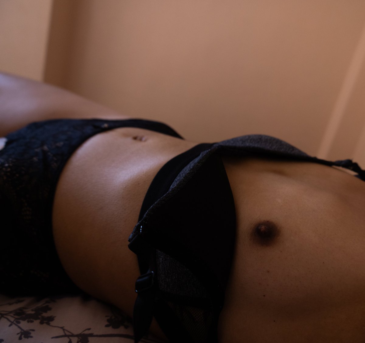 AxelVTriss92's tweet photo. Estas fotos son de un viaje a Taxco a un AirBNB, se imaginan si el dueño se enterara? 🤭 https://t.co/C7oQ2TVSBf