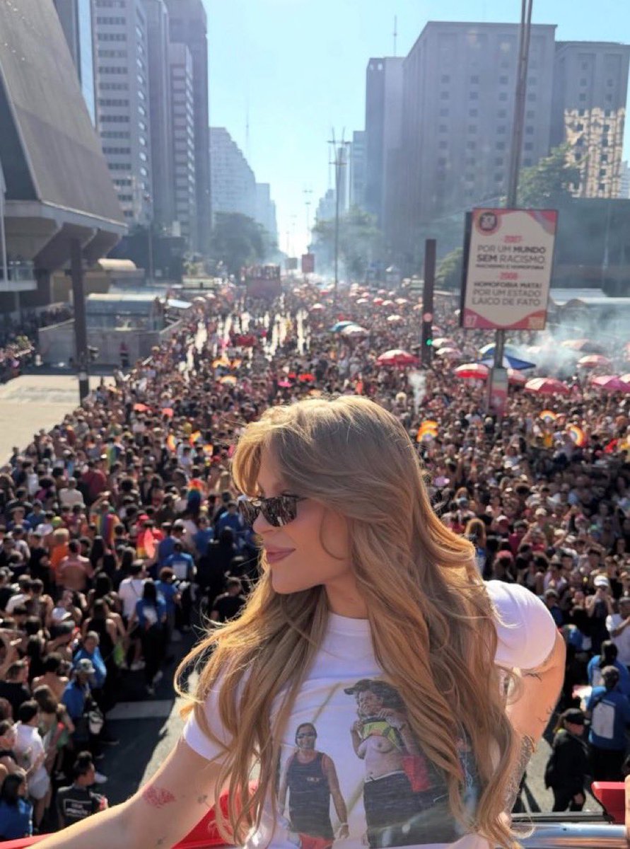 musadoverawn's tweet photo. a luísa é uma das artistas que sempre lutou pela causa lgbtqiapn+ e mesmo assim TODO DIA tem pessoas da comunidade atacando ela de forma desnecessária e falando coisas absurdas e isso é triste demais 

ngm é obrigado a gostar dela, mas mts vezes as pessoas tem passado dos limites https://t.co/DhLElYLXM3