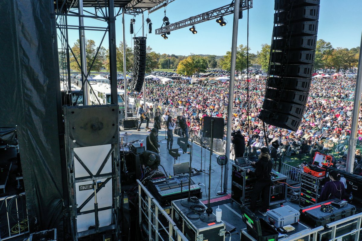 USHISTORY79's tweet photo. @TheEXECUTlONER_ Never once seen the talent act like this at a country concert and I've worked a lot of shows. Most country stars I came across enjoy connecting with their fans. The one person i seen who didn't want videoing was Jimmie Allen. https://t.co/2P3kH1F3p6