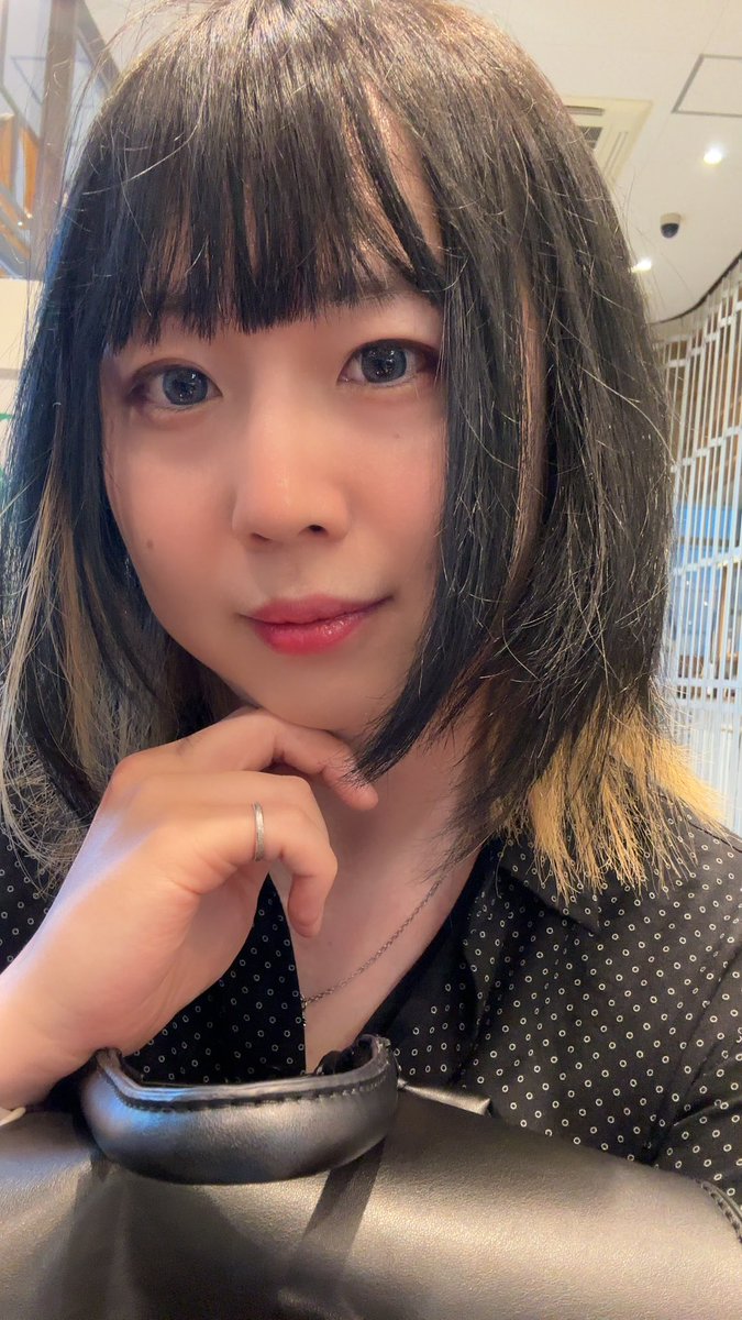 _ao0309's tweet photo. 髪色を黒に戻しました！
なんか地毛なのにウイッグ感が😇

#女装 #男の娘 https://t.co/EQIrLtud0N