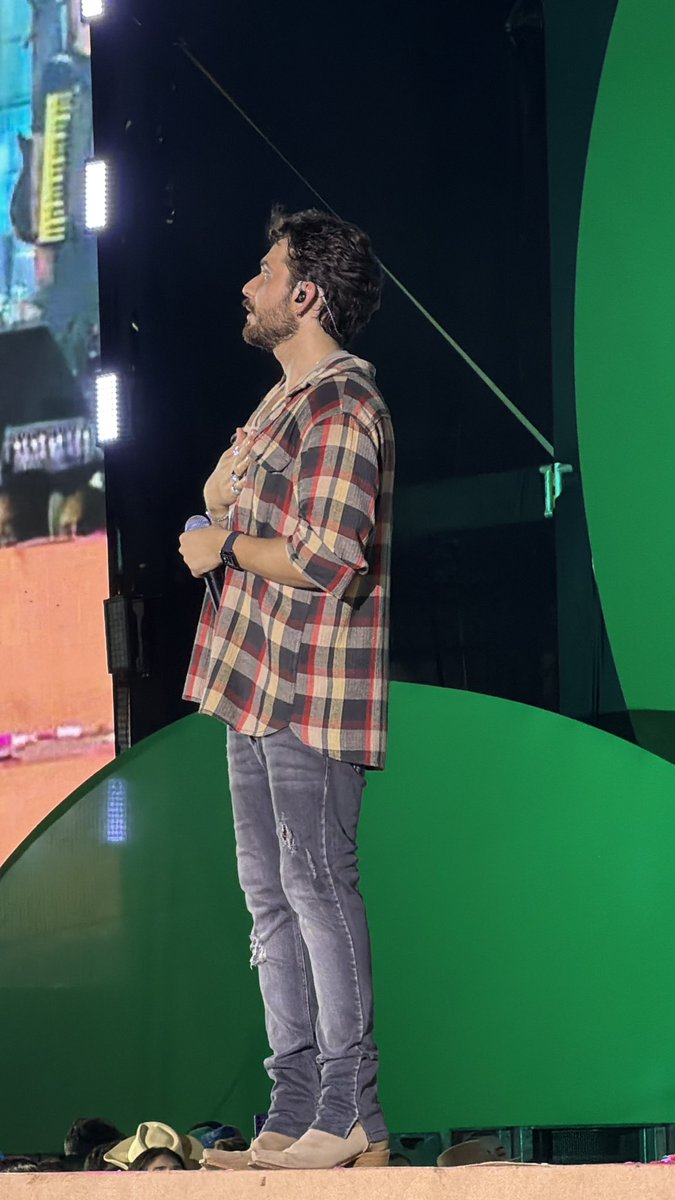tetisjoy's tweet photo. como pode ser o mais lindo do mundo https://t.co/KGxir0TlWB