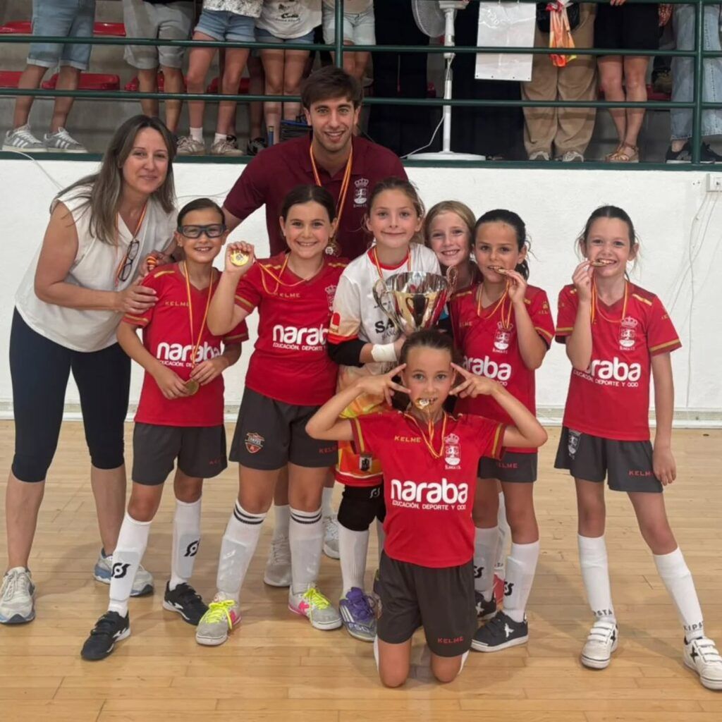 AbaranDirecto's tweet photo. Nueva noticia en Abarán Directo:

El Blanca F.S. hace historia: el equipo prebenjamín/benjamín femenino se corona campeón de Copa

https://t.co/PNcbRySqy8 https://t.co/H5B2DpEN9F