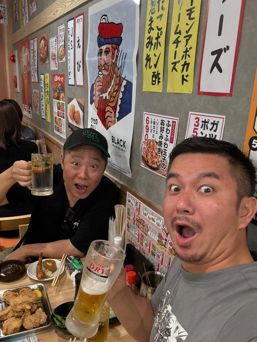 hideboo485's tweet photo. 昨日は天神橋筋商店街ブラブラして、HEP横のたこ焼き食べました！
私に時間作ってくれた2人には感謝です。
また大阪であいましょう！
明日まで岡山出張頑張ります💪
月曜日ぼちぼちいきまっしょい！ https://t.co/QV93Zd3OuM