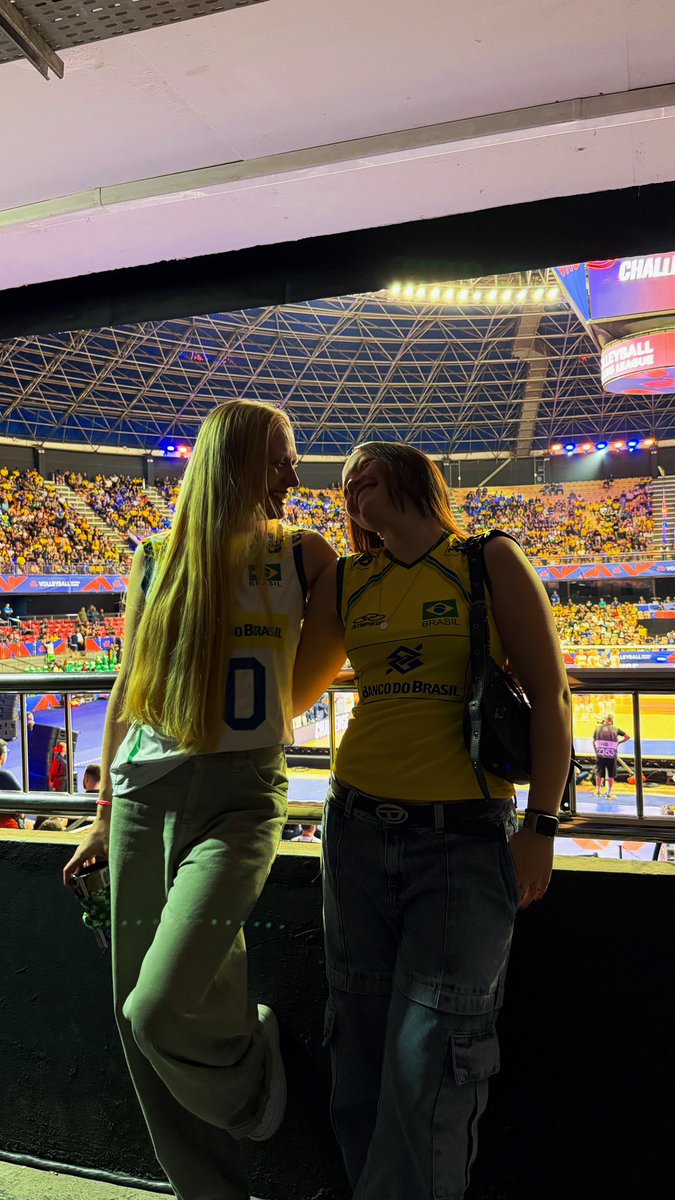 cbrait1's tweet photo. indico amigas, é surreal. 
quarta VNL juntas e contando… https://t.co/bfdDxOQgjV