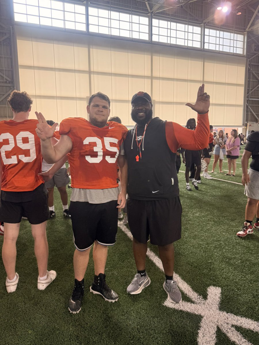 JordanDLine's tweet photo. Had a great day competing at the @CowboyFB Bigs Camp in Stillwater. Thank you to the staff for the opportunity and for the great conversations today. Loved getting after it in pads against this level of competition. Excited to stay in touch. #GoPokes

@__CoachMorris @CoachMikeOG @CoachGRichDL @coach_ikeDL @Coach_Crill @WesDr8ke