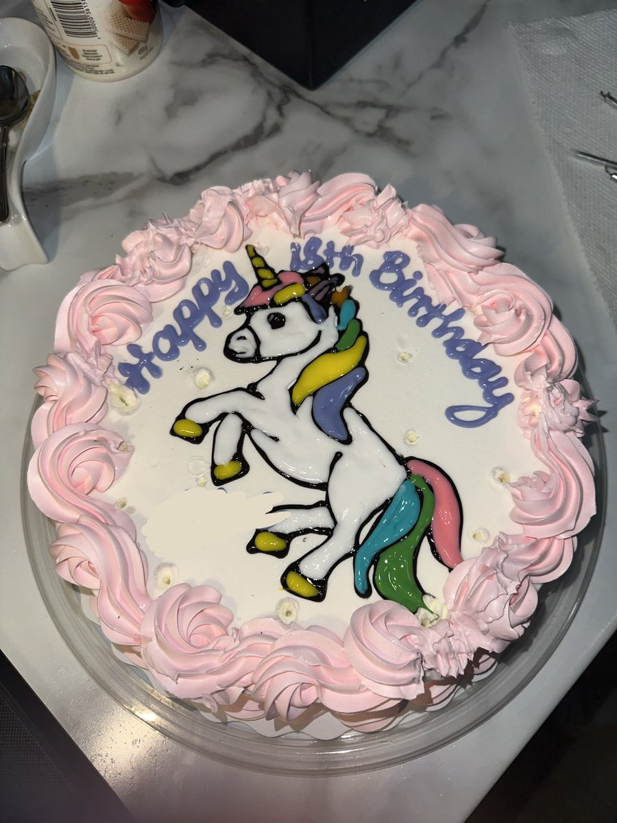 glasslizardpt2's tweet photo. birthday calories don’t count right guys?😅 RIGHT? https://t.co/5DbOMeciMK