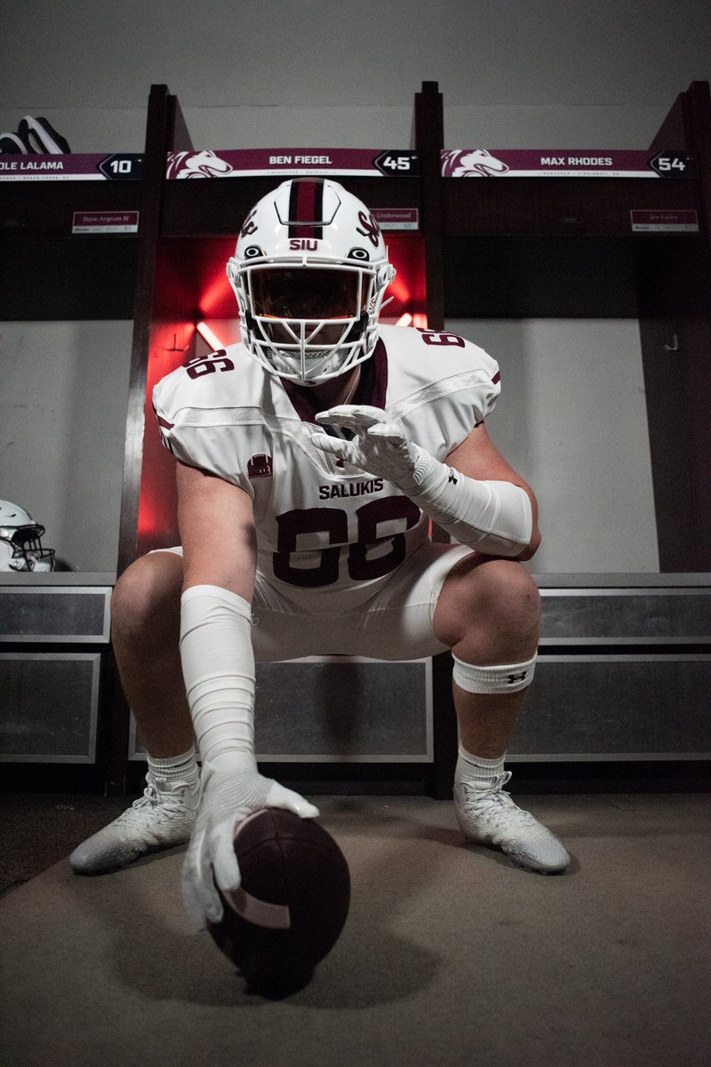 barrettarmb2027's tweet photo. Had a great unofficial visit at @SIU_Football yesterday! Thank you to @Coach_DClark and @CoachGrant_12 for having me and my family out! @17NickHill @DJRSwework 
@CoachLeonard3 @NelsonNellyfam5 @RocketNation1 @SteveBuecker20 @CoachMcGhghy @EDGYTIM https://t.co/r6M7BDXTKJ