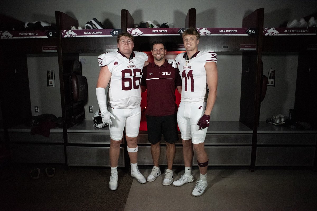 barrettarmb2027's tweet photo. Had a great unofficial visit at @SIU_Football yesterday! Thank you to @Coach_DClark and @CoachGrant_12 for having me and my family out! @17NickHill @DJRSwework 
@CoachLeonard3 @NelsonNellyfam5 @RocketNation1 @SteveBuecker20 @CoachMcGhghy @EDGYTIM https://t.co/r6M7BDXTKJ