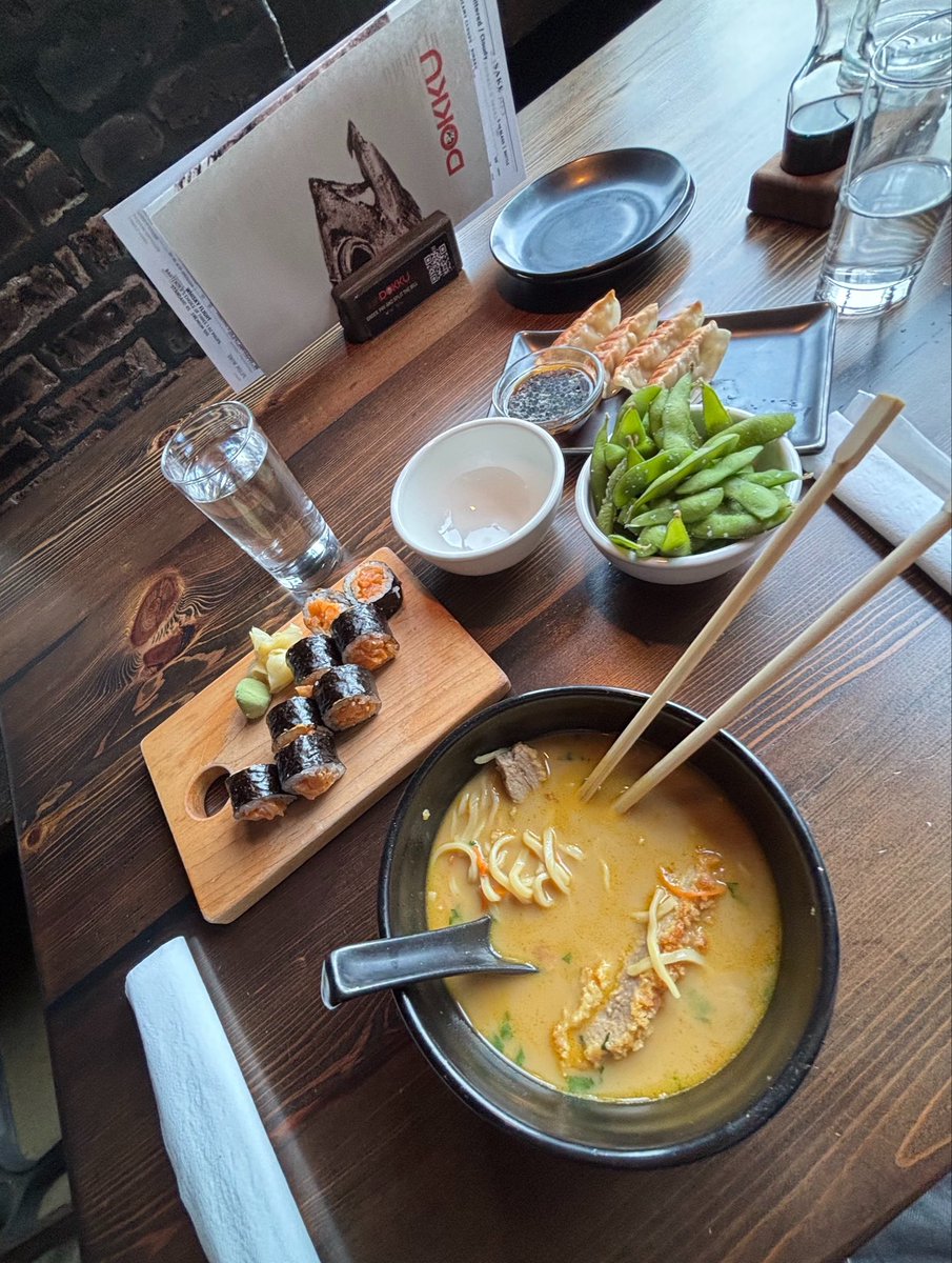 1zeelo's tweet photo. Sushi dokku oishiii https://t.co/RnJdX3cRd2