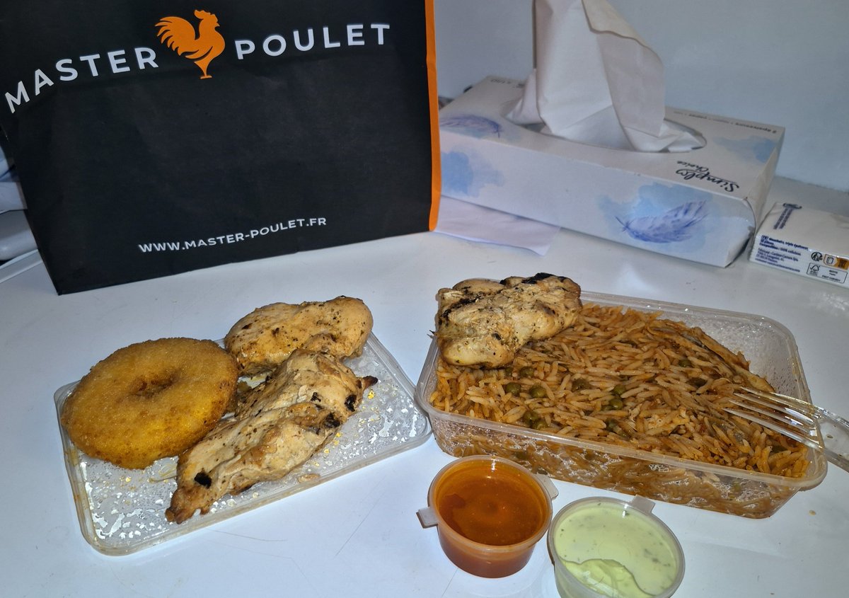 overfl0wing's tweet photo. Je me suis acheté un bon Master Poulet HALAL de SAINT-OUEN avec l'argent de ma BOURSE du Crous miam 😋 en + j'ai eu 3 blancs de poulets au lieu de 1
#MerciLesFachos https://t.co/jxbBuuivJG