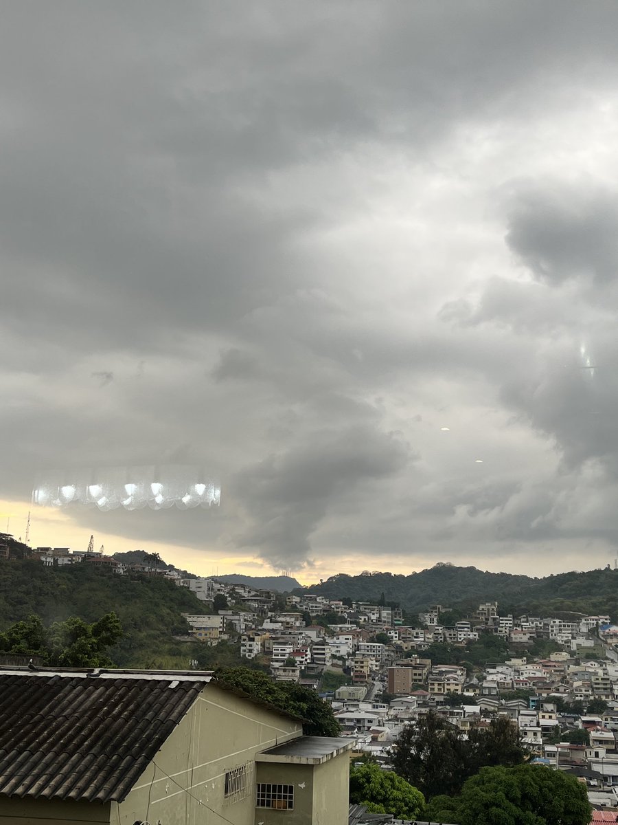 DanielVPII's tweet photo. Desde Bellavista 🌪️🌪️🌪️ https://t.co/Y3pT8hTW1L