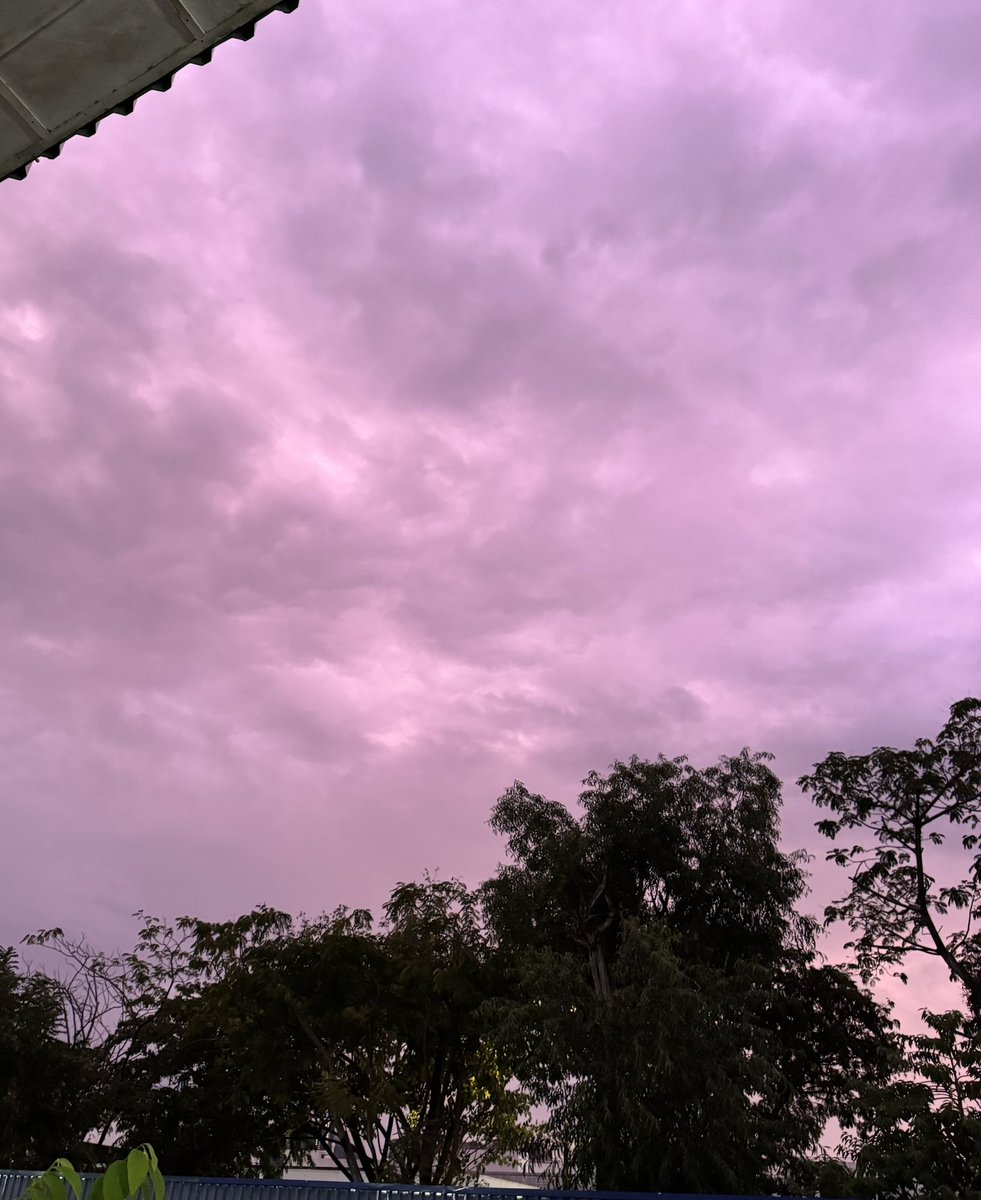 neg_oct's tweet photo. Subhanallah. Cantiknya pagi ni purple2 macam tu💜 https://t.co/FhThqCAMoD