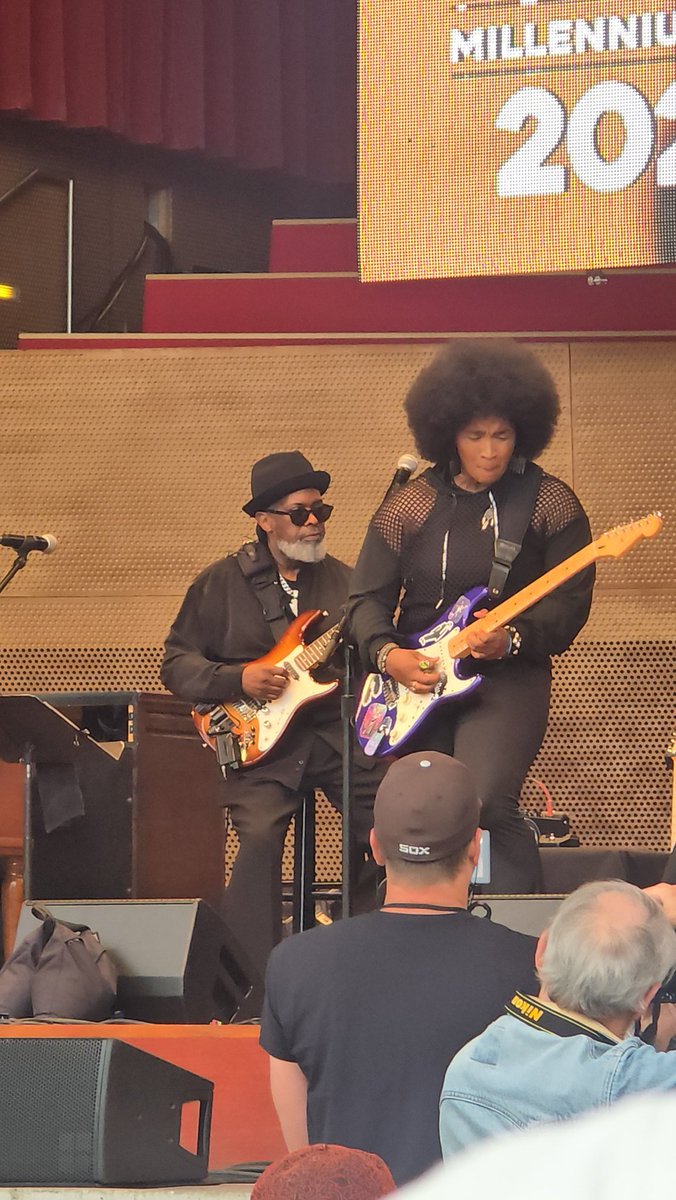 Eventivities's tweet photo. Shredding Blues Fest! 💙 #chicago https://t.co/E1AyLTvwXS