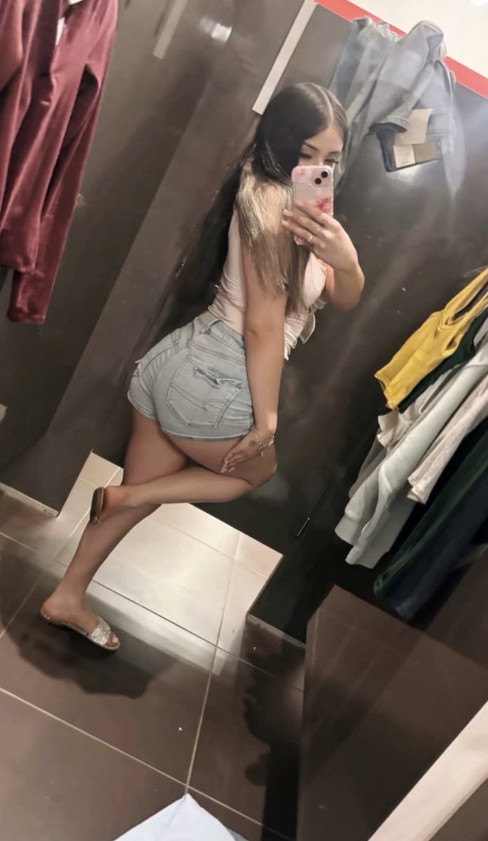 Cuych3's tweet photo. Irl slut 😫 #latina #bop #candid #ass #thicc #hs #bops https://t.co/AvCRl5Q5RP