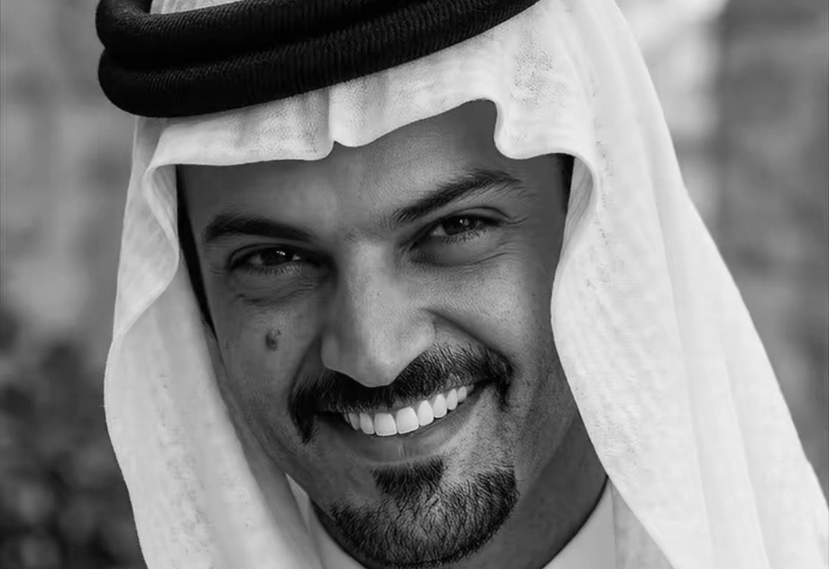 lloaaka's tweet photo. رحـلـت .. فـانطفأ بـريـق الـحـضـور
ولـم تـجـد الـهـيـبـة بـعـدك مـوطـنـاً .. https://t.co/r0xsYSk4aI