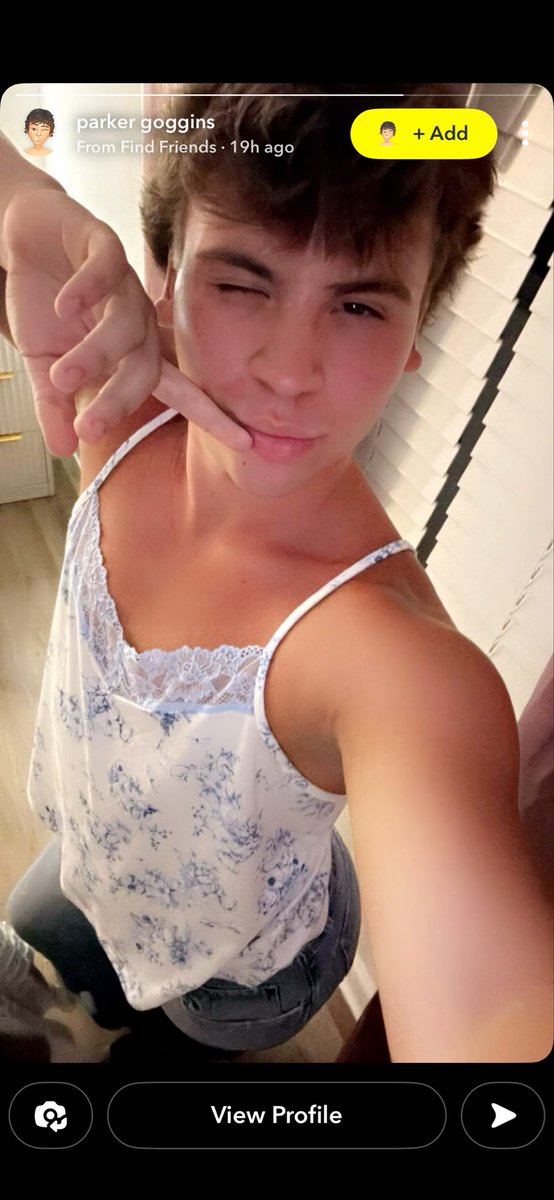 LongJaquvion's tweet photo. What the actual fuck have a stumbled across. Thot daughter hits a 3 to cut the lead! #shrink #gay https://t.co/159vzqvUBu