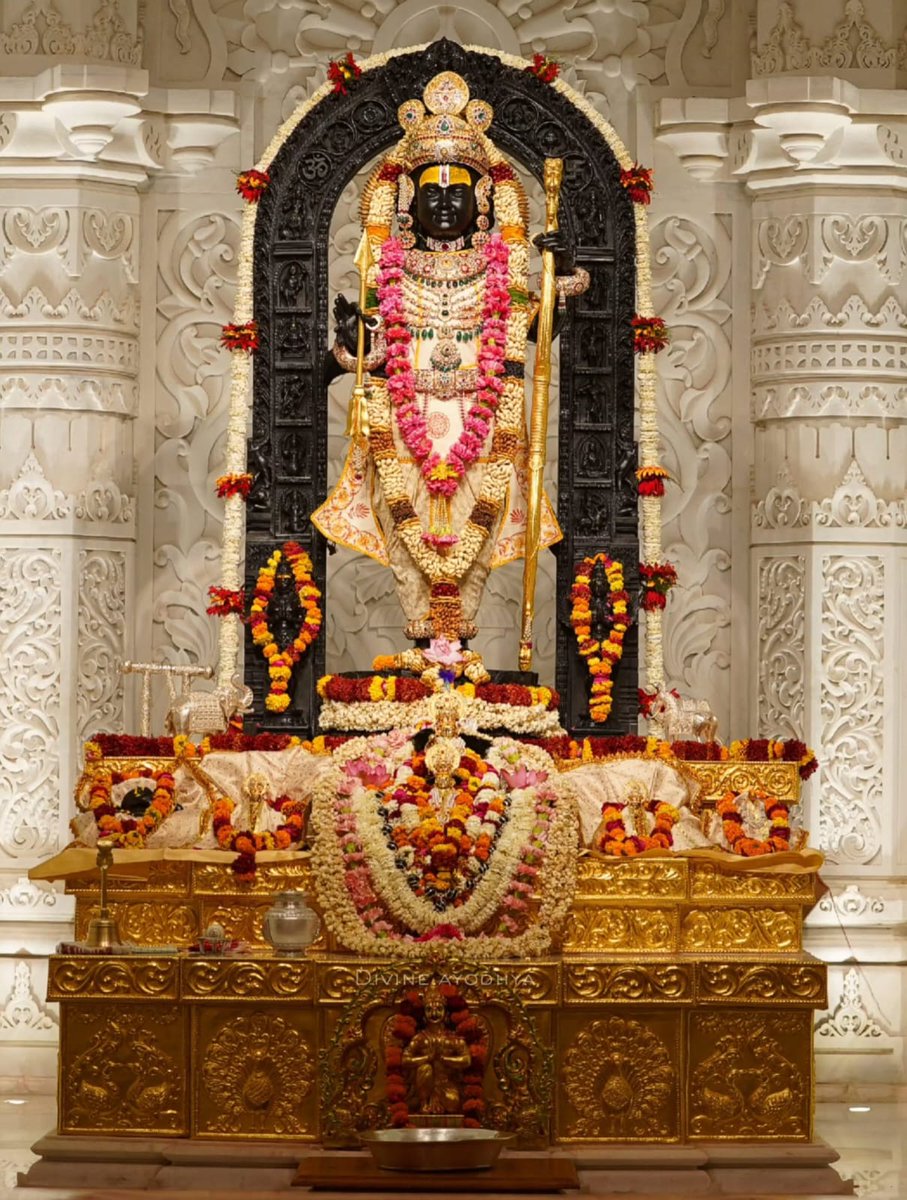 ShriAyodhya_'s tweet photo. मर्यादा पुरुषोत्तम “श्री राम” के चरणों में अपना शीश झुकाकर, कमेंट में अपनी हाजिरी लगाएँ। https://t.co/ypCsCZZXwn