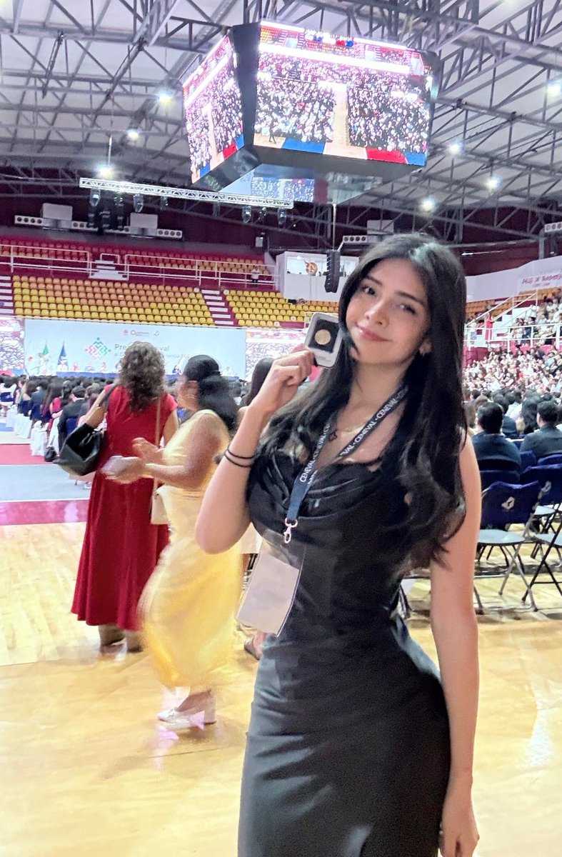 sylunhhh's tweet photo. Tremendo reconocimiento se gano sailunh🗿💋 @sylunh devorasteee🔝 #iconic #reconocimiento #selogro https://t.co/8oGO9zQO5o