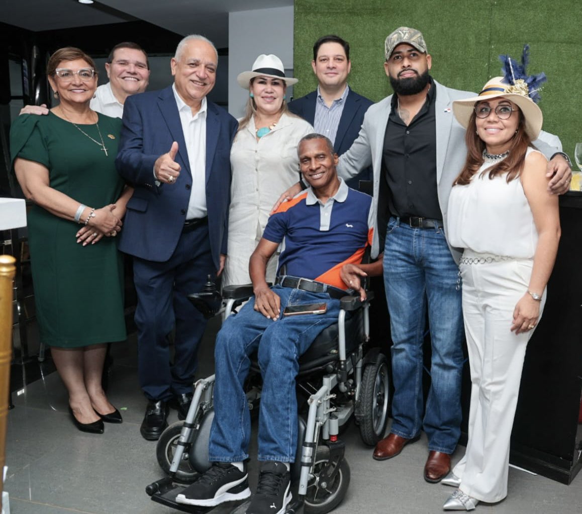 camachocastro's tweet photo. La bancada RM en el Clásico Presidente. La próxima es desde la Presidencia de la Asamblea. https://t.co/uBt68MiArO