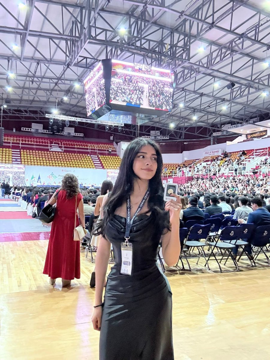 sylunhhh's tweet photo. Tremendo reconocimiento se gano sailunh🗿💋 @sylunh devorasteee🔝 #iconic #reconocimiento #selogro https://t.co/8oGO9zQO5o