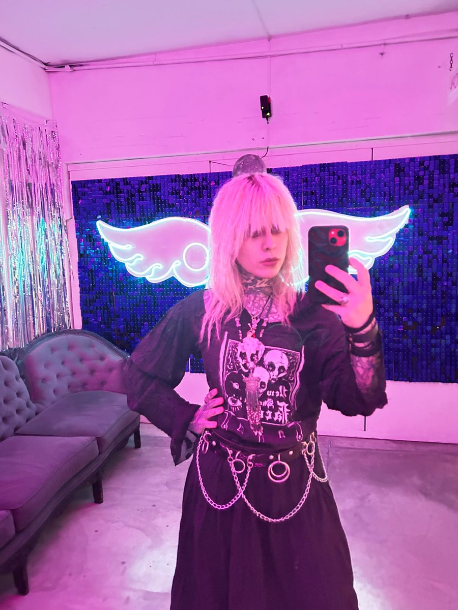 hadess1233454's tweet photo. Ya se me fue la reglaaa! agendemossss 🥰 #goth #gotica #cdmx https://t.co/DIbLAPcgwW