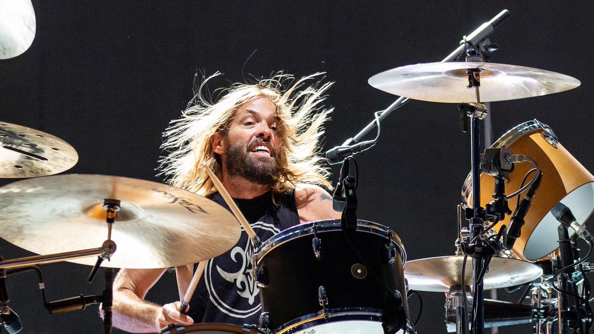 historyrock_'s tweet photo. Taylor Hawkins, the drummer for the Foo Fighters, died on March 25, 2022, at the age of 50 in Bogotá, Colombia. 

The band was on tour in South America and was scheduled to perform at the Estéreo Picnic Festival that night. In his room at the Four Seasons Casa Medina hotel, he complained of chest pains; emergency services were called, and he was found unresponsive. 

CPR was performed, but he was pronounced dead at the scene. A preliminary toxicology report detected ten substances in his system, including opioids, benzodiazepines, tricyclic antidepressants, and THC. 

Authorities reported that his heart was enlarged (approximately twice the normal size for a man his age), which caused a cardiovascular collapse. 

No single, definitive official cause of death has been released, but the substances and his heart condition were key factors.

The band announced his death with an emotional statement: “His musical spirit and infectious laugh will live on with all of us forever.” They canceled the remainder of the tour and organized massive tributes at Wembley Stadium (London) and the Kia Forum (Los Angeles), featuring dozens of artists including Paul McCartney, Queen, Rush, Travis Barker, and many more. His son Oliver played drums at one of the tributes.

“Everlong” was the last song Taylor Hawkins played live with the Foo Fighters.
