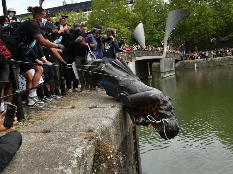 BristolAFed's tweet photo. Om this day, 7th June, 2020, Bristolians dumped a racist on the harbour.

Sadly some racists remain depressingly dry. https://t.co/wbr3mHJTsj