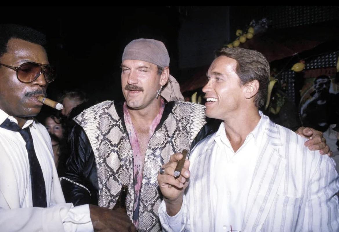 HistorylandHQ's tweet photo. Carl Weathers, Jesse Ventura &amp; Arnold Schwarzenegger at the premiere of Predator in 1987. https://t.co/R35byZwKcn