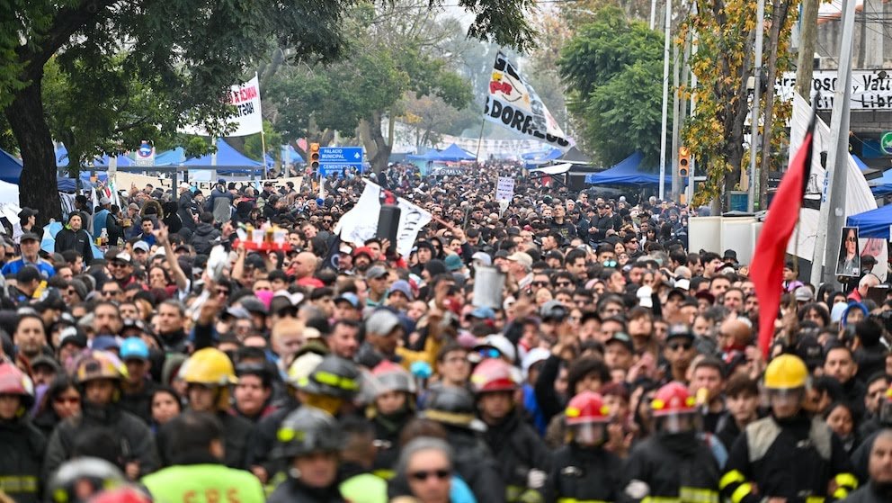 lorepokoik's tweet photo. El subsuelo de la patria sublevada 

INDIO ETERNO ! https://t.co/K343WlOWeJ