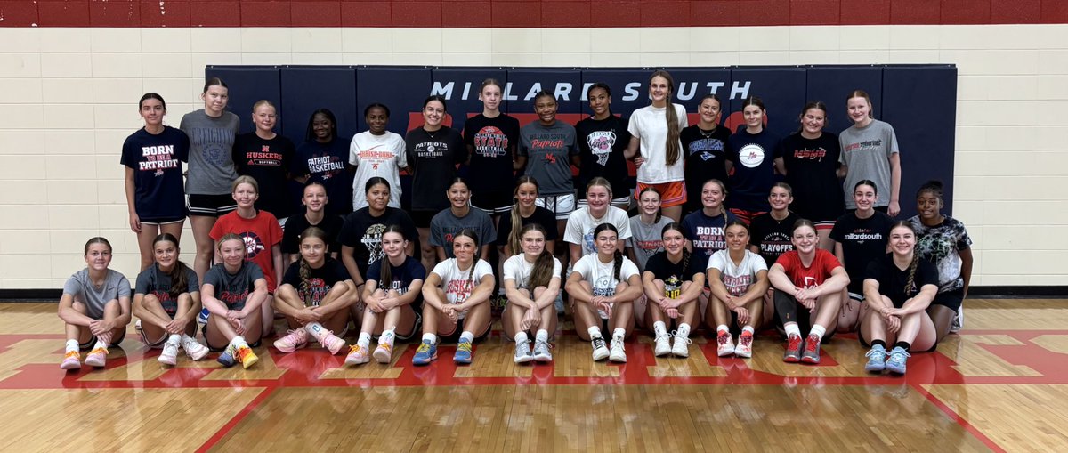 Patriotsgbball's tweet photo. The high school group is back in the gym!

They showed up ready to go and brought the energy right away. Excited for a great upcoming week of skills. Can’t wait to watch them compete, get better, and push each other all summer long 🏀🔥 https://t.co/PCrckbsi8e