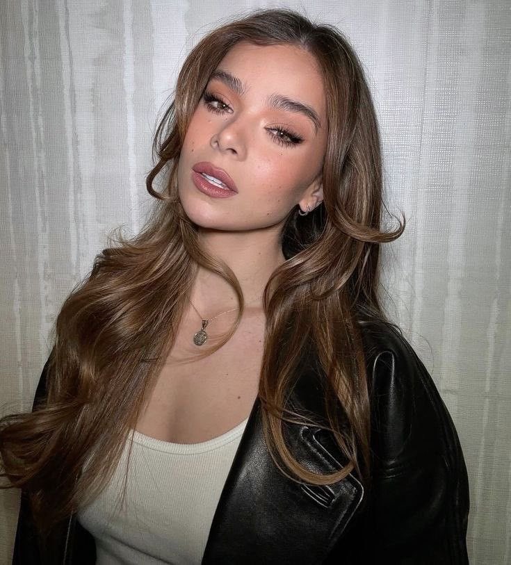 Haileeluvss's tweet photo. Hailee’s facecard is LETHAL 🖤 https://t.co/d94NCeRJwA