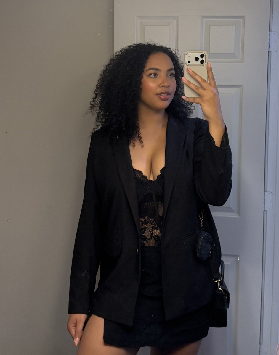 mmivdc's tweet photo. the biggest nick girl you guys known is on her way https://t.co/8pH3OLTOjE