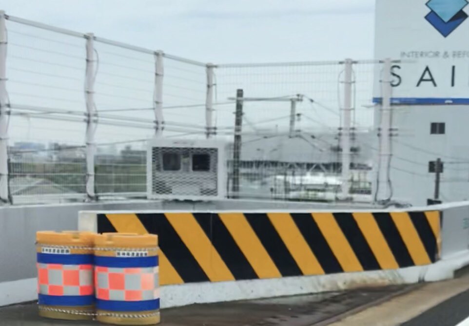 hidesan66's tweet photo. 2026/06/08

阪神高速11号池田線
半固定式オービス設置台

カメラ搭載中❗️

 #オービス https://t.co/cX74x0IfrI