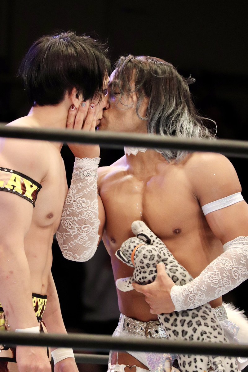 dragongate_hyo's tweet photo. 全世界の女豹ちゃん。

ガォー！🐆

BOSJ33は終わった。

でも豹の物語はここから。

プロレス界の頂上まで駆け上がって、
全世界を女豹ちゃんにしてやる🤍

来年は豹が優勝するぞ🏆

#BOSJ33 #BOSJFinal https://t.co/4tMdfeeQ9v
