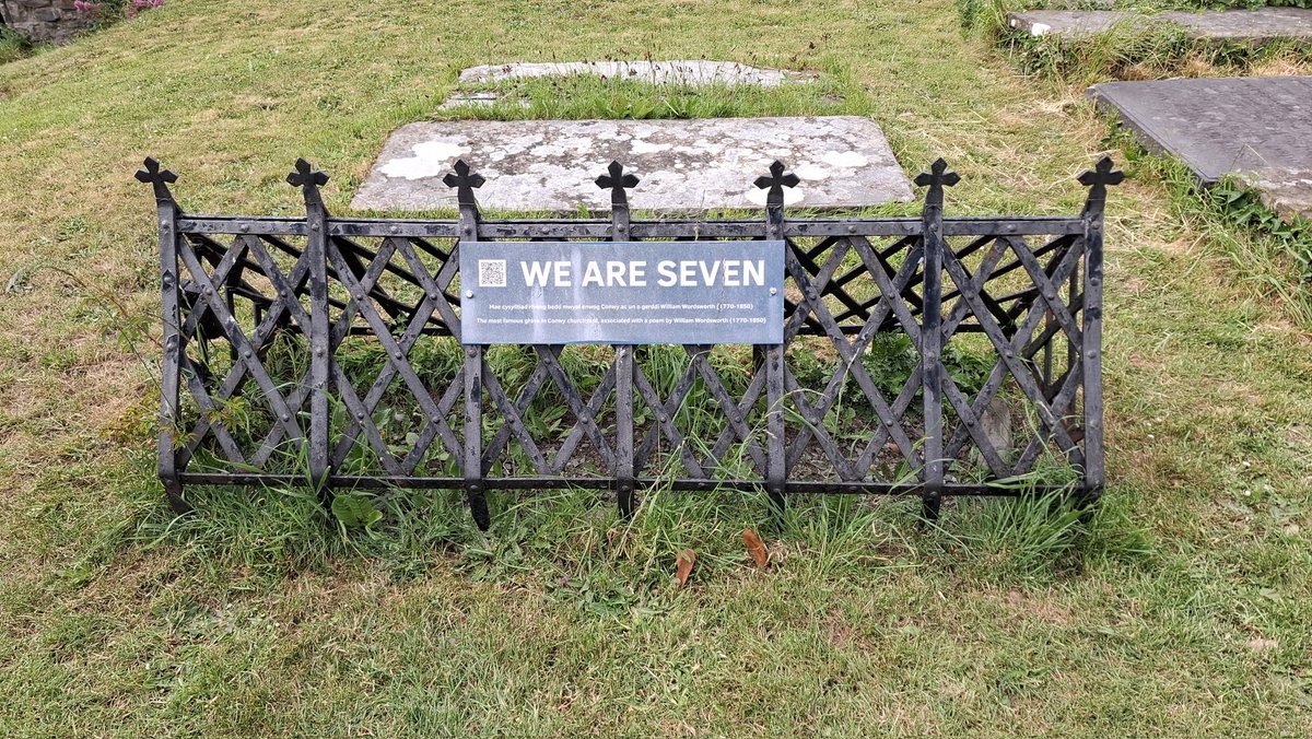 scaredofbones's tweet photo. Also got to revisit my favourite grave in Conwy, and see the castle. https://t.co/vIDrZbfnec