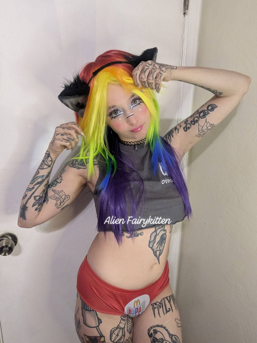alienfairykitty's tweet photo. I hope you are enjoying pride month 🌈 https://t.co/7TxVECvWzd