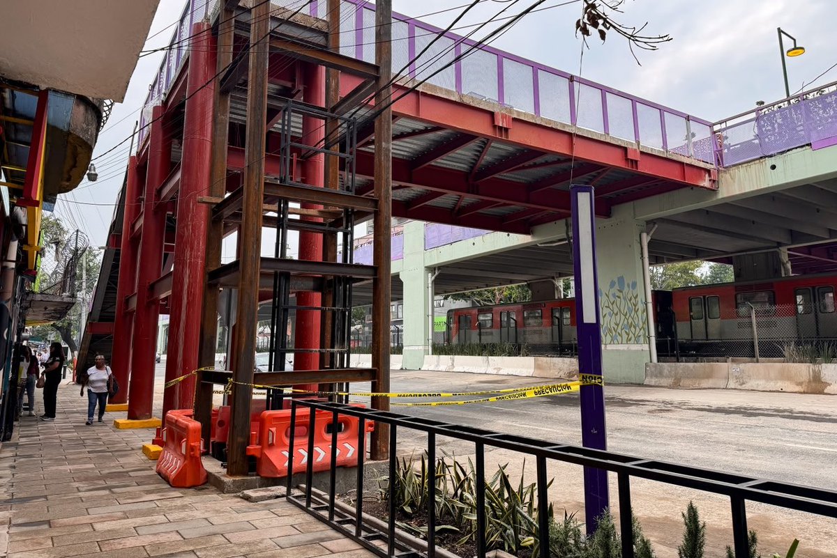 El_Universal_Mx's tweet photo. La calzada flotante de Tlalpan tiene obras inconclusas 

La conexión con el metro Chabacano aún no se encuentra terminada 

#FOTOS: Hugo Salvador | EL UNIVERSAL https://t.co/DBzwZo3FQB