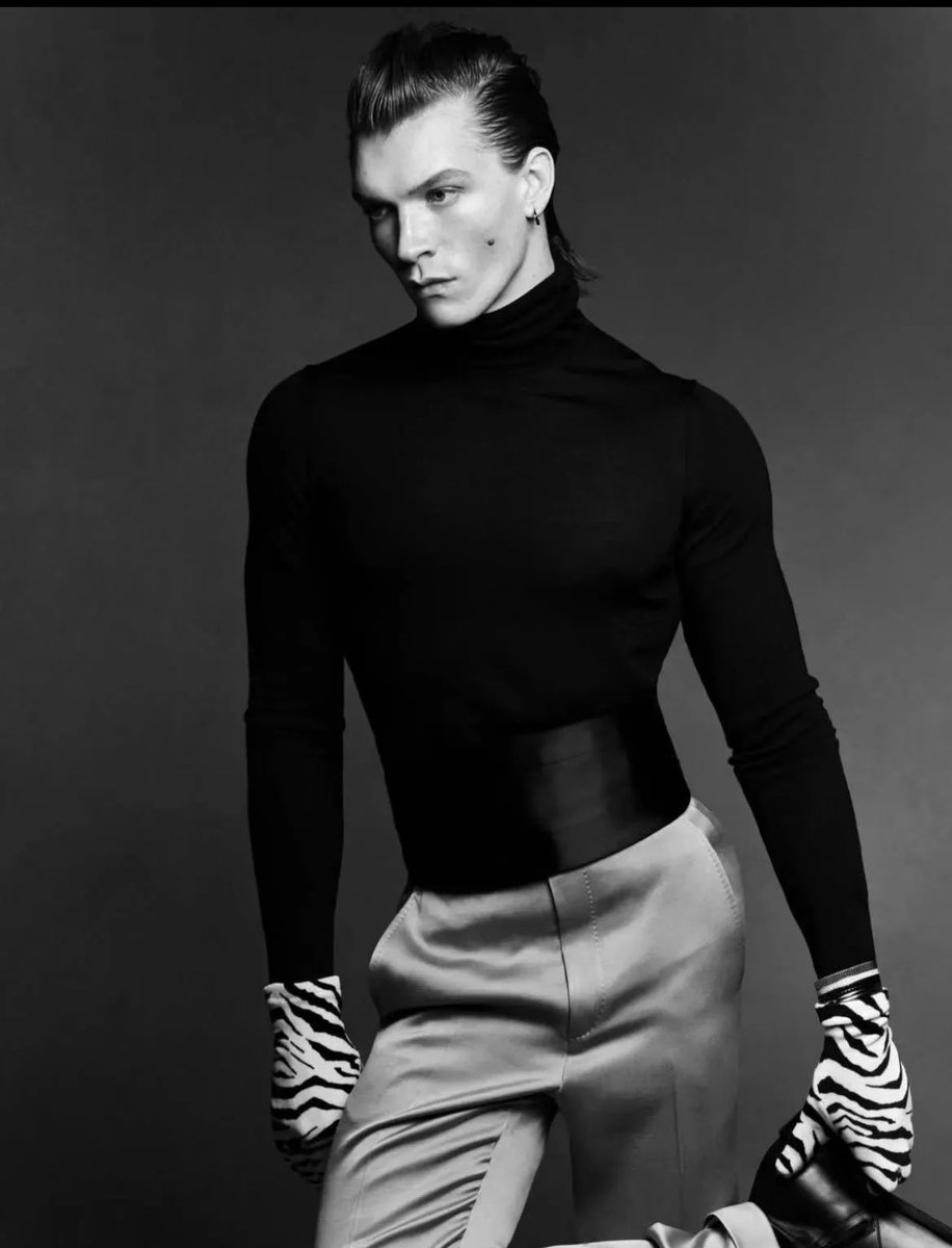 adele30please's tweet photo. Model Storrie https://t.co/5yHIsZSO81
