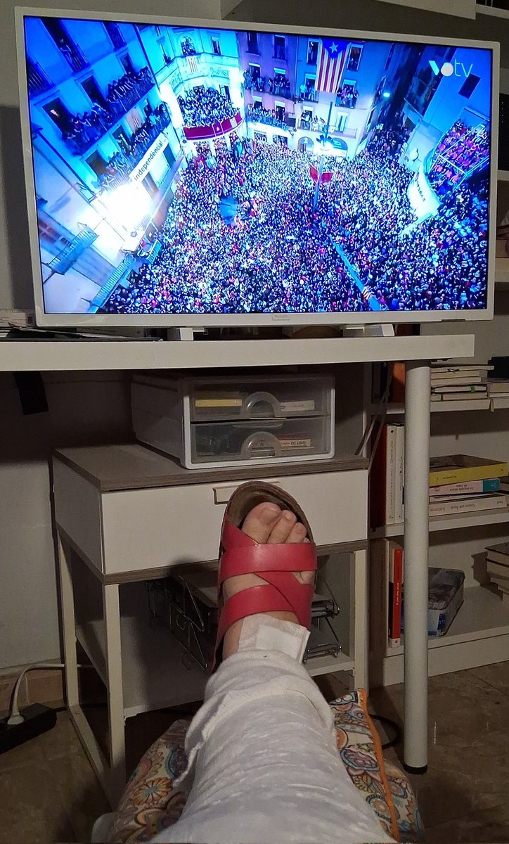EvaColomera's tweet photo. #tvpatum Gràcies a vosaltres puc gaudir de la Patum. Hauria de ser a Berga amb la meva Tribu però per una caiguda tonta no ha estat possible. #patum2026 https://t.co/RKxdwC2oHX