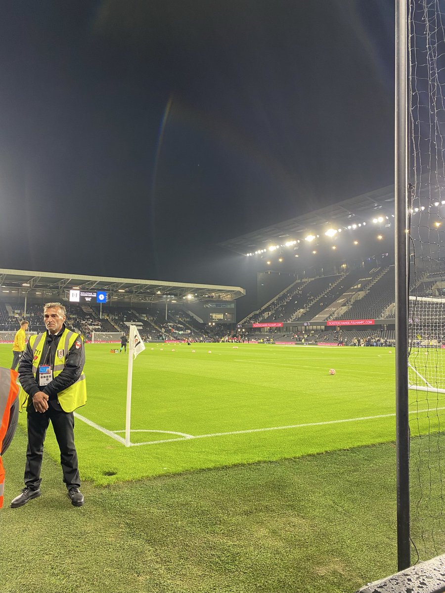 TopBrownHC's tweet photo. @MilanZak6 @imzftbi Not even a Fulham fan but not many other places you have a walk from the tram to the stadium on the river like this, walk up to the pitch like this, and a community next to the ground like this https://t.co/K3aRIh4ApE