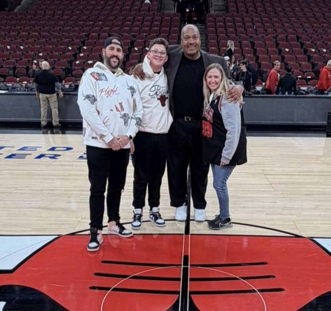 BullsAndCustoms's tweet photo. Im devastated to learn of @Stacey21King's passing. He was a great man who dedicated his life to the @chicagobulls &amp; they were lucky to have him. He always brought such a pure energy to every game no matter what. I feel truly honoured to of met him, thank you for everything King! https://t.co/9O8kD8X6Gs
